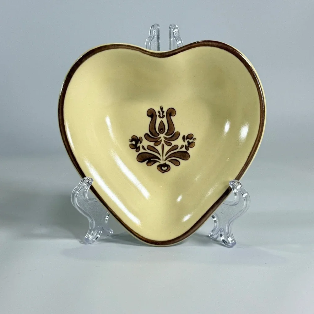 VTG Pfaltzgraff Heart Dish Tan Brown VTG 2004 Village Folk Art Cottagecore Bowl